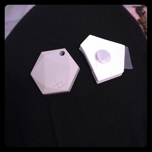 XY Find It - XY Bluetooth Item Finder with battery