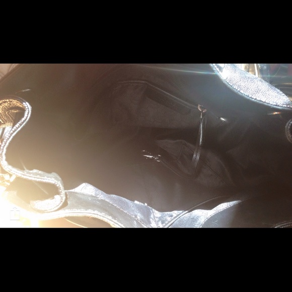 MK Hamilton- Large. Includes matching wallet SOLD - Picture 3 of 4