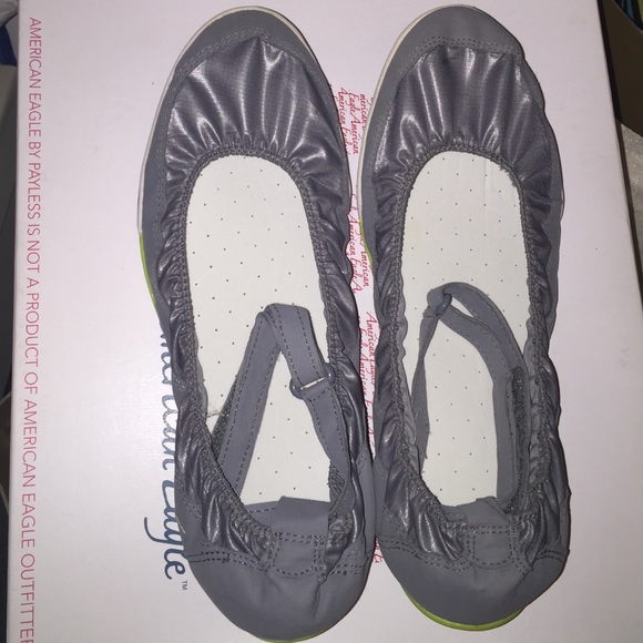 NEW! Nike Gray Yoga Shoes Size 7