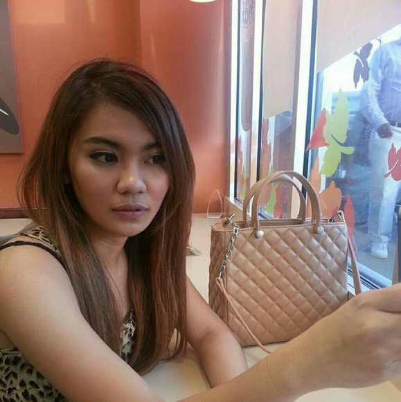 Meet your Posher, Bey - Picture 3 of 3