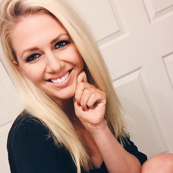 Hi! I’m Ash. - Picture 2 of 2