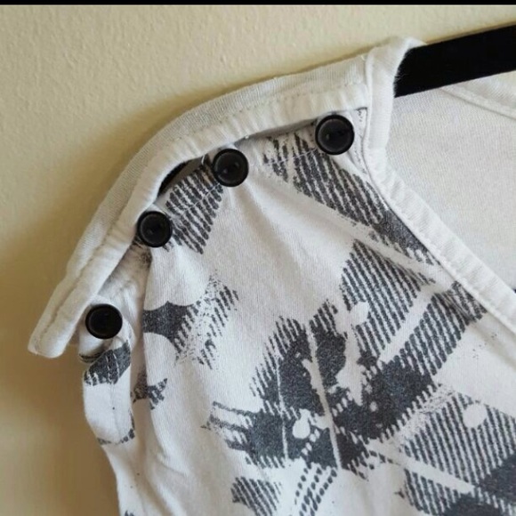 π Wonderful Eyeshadow Tee - Picture 2 of 2