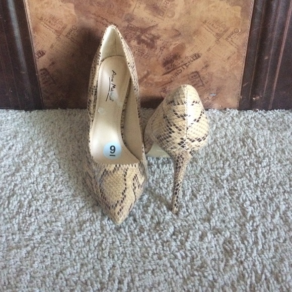 Snake skinned heels - Picture 2 of 3