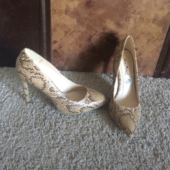 Snake skinned heels - Picture 3 of 3