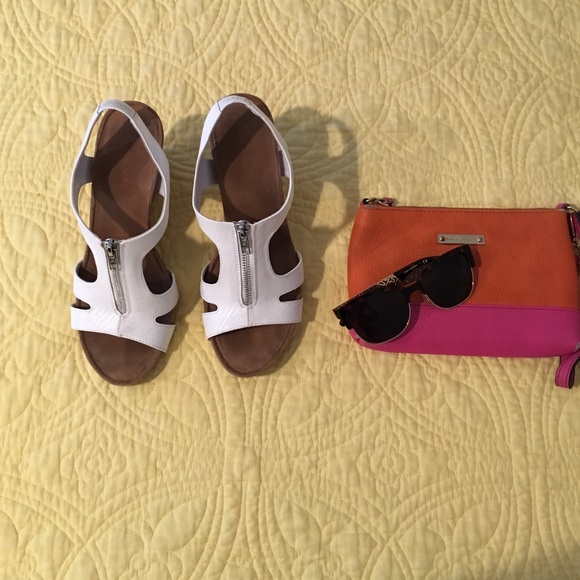 EUC white summer wedges!