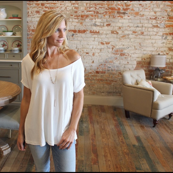 Tops - Ivory short sleeve waffle knit round neck top