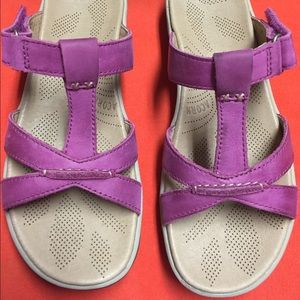 Acorn C2G Lite T-strap sandals Size W6