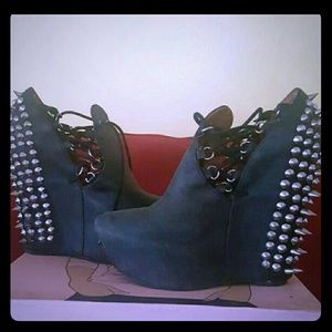 Jeffrey campbell, willing to ⬇price. Offers?