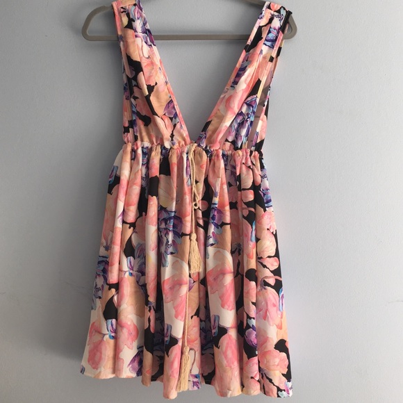 Floral deep v neck dress NWT - Picture 1 of 3