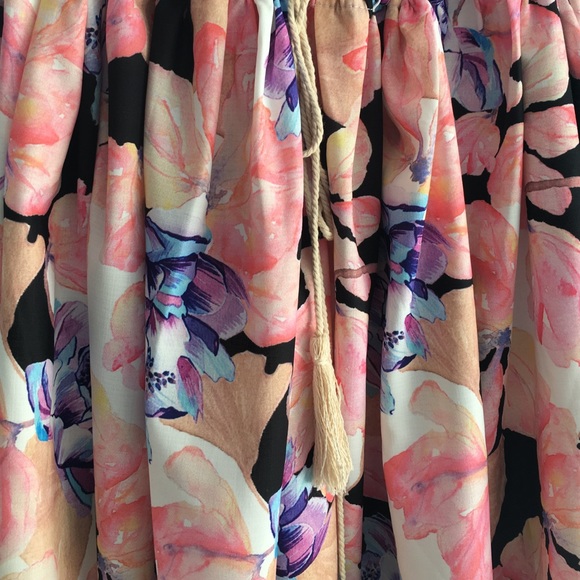 Floral deep v neck dress NWT - Picture 2 of 3