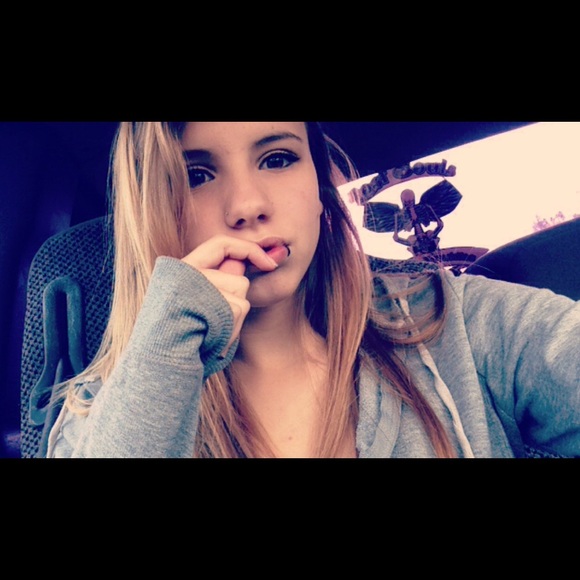 Meet your Posher, Phoebee