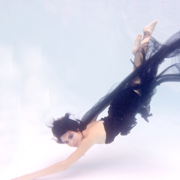 Meet your Posher, Cynthia - Picture 3 of 3