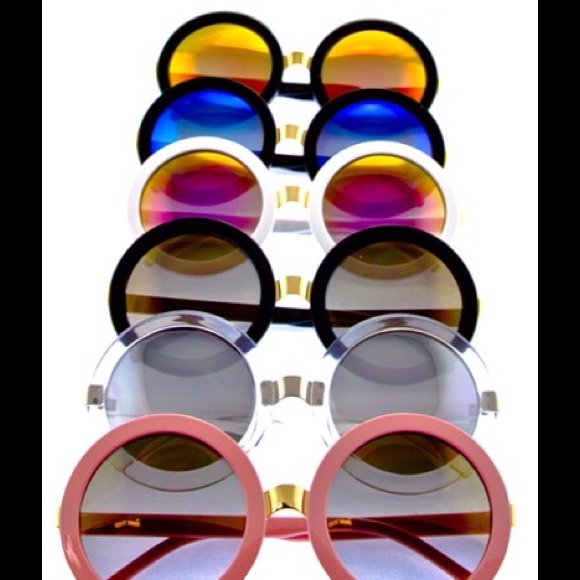 Black oversized sunglasses with mirror lens!! - Picture 2 of 4