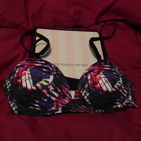 ⚡️ FLASH SALE ⚡️ VS Pink wireless push up bra