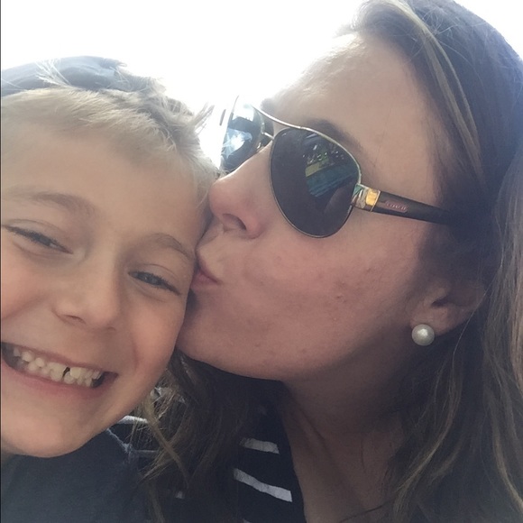 Meet your Posher, Olivia - Picture 2 of 5