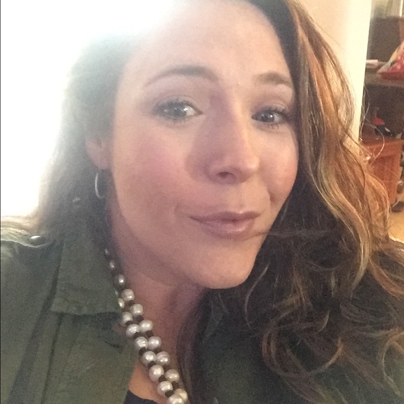 Meet your Posher, Olivia - Picture 3 of 5