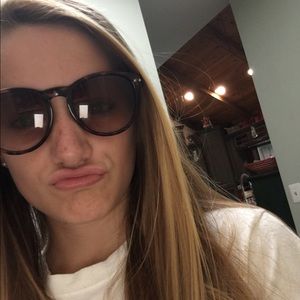 Meet your Posher, Clara