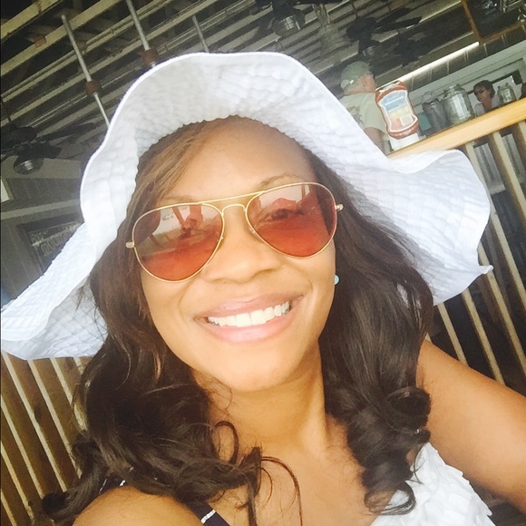 Meet your Posher, Samantha - Picture 4 of 4