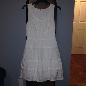 MUST GO White Sleeveless Party Dress