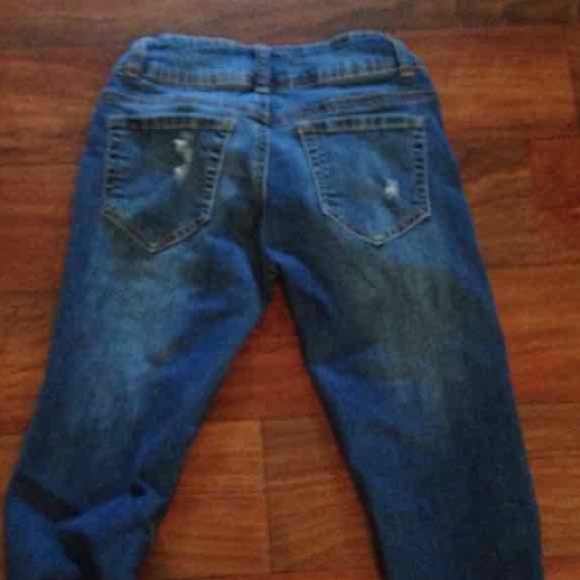 Jeans with holes - Picture 2 of 2