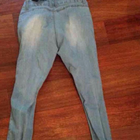 Distressed jeans - Picture 2 of 2