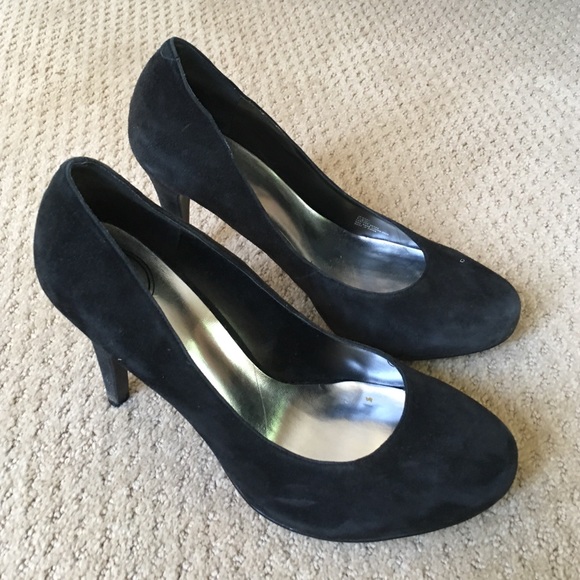 Jessica Simpson black pumps