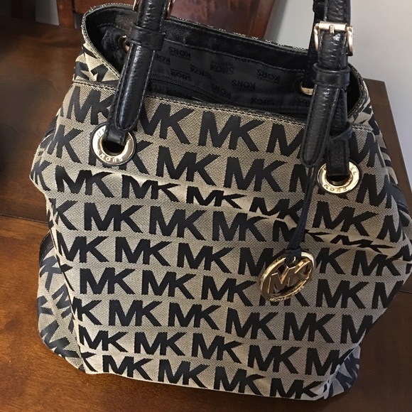 *SALE!!!**** Michael Kors Bag