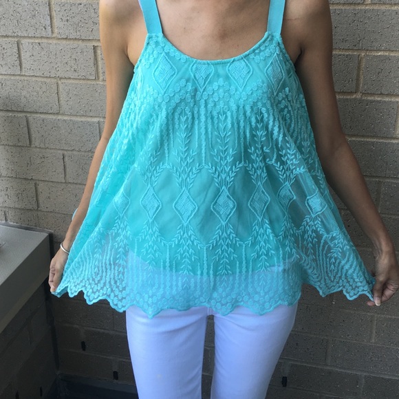 Cute lace tank - Picture 2 of 4