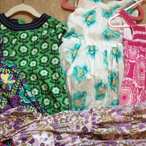 Size 4 little girls 💕💕dresses sizes 4 beautiful