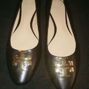 SOLD.....Tory Burch flats