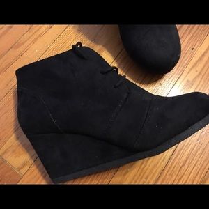 🚫SOLD🚫 Black wedge booties