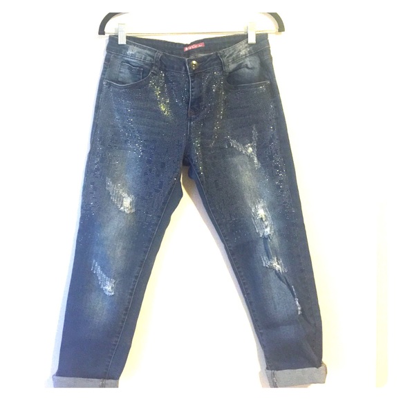 Crop boyfriend ankle jeans with stud bling