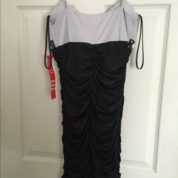 A sexy tight short dress - Picture 2 of 3