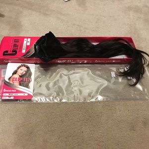 BRAND NEW HAIR EXTIONTIONS IN A DARK BROW SHADE!