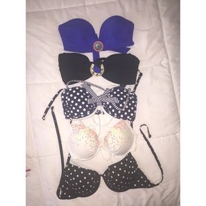 Bikini tops 4 for 25!!! 👙