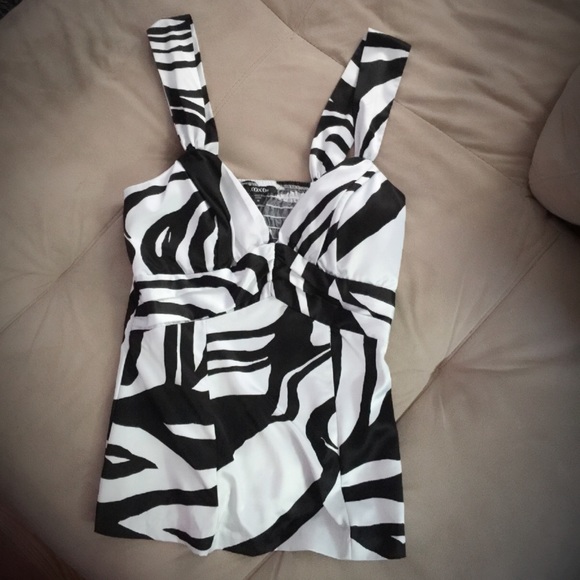 Black and white satin-feel top