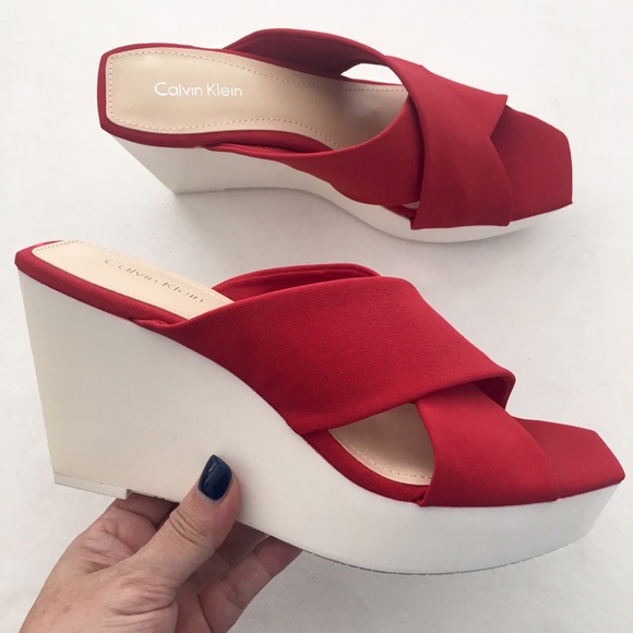 Calvin Klein funky red & white wedge sandal - Picture 2 of 5