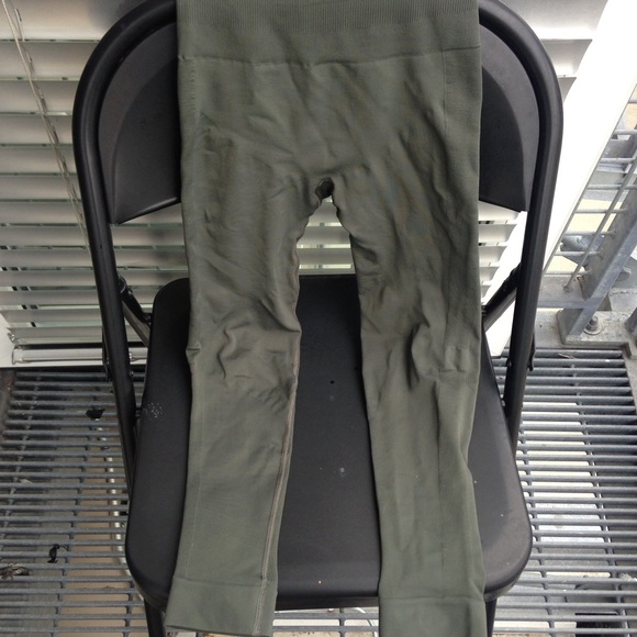 Lululemon Gator Green Zone In Crop Leggings - Picture 2 of 3