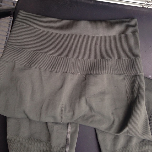 Lululemon Gator Green Zone In Crop Leggings - Picture 3 of 3