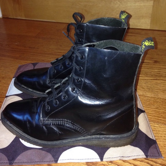 **SOLD ELSEWHERE!** DR MARTENS BOOTS EUC 9 RARE - Picture 2 of 4