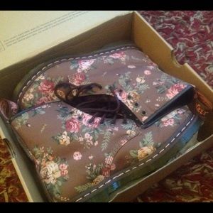 Women's Dr. Martens 1460 8 eye Victorian