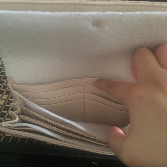 Authentic Tory Burch Wallet - Picture 3 of 4