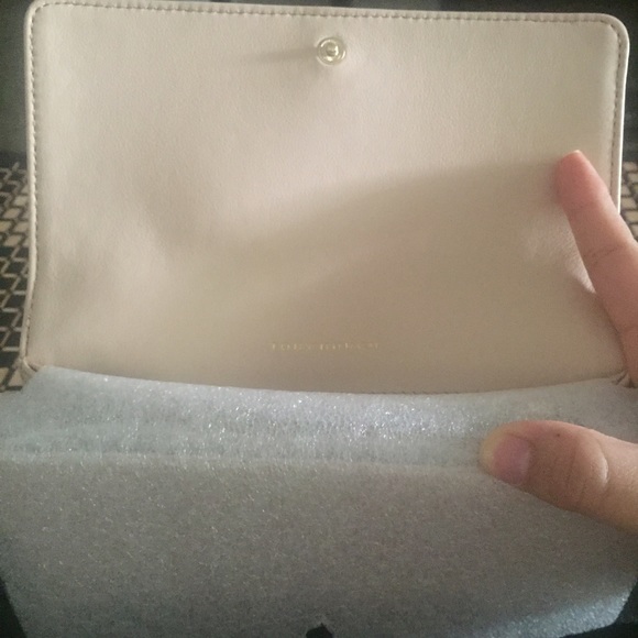 Authentic Tory Burch Wallet - Picture 4 of 4
