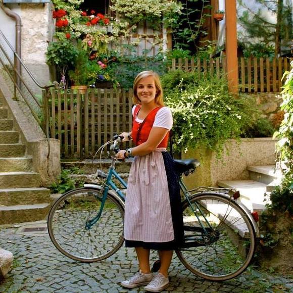 Meet your Posher, Katie - Picture 1 of 1