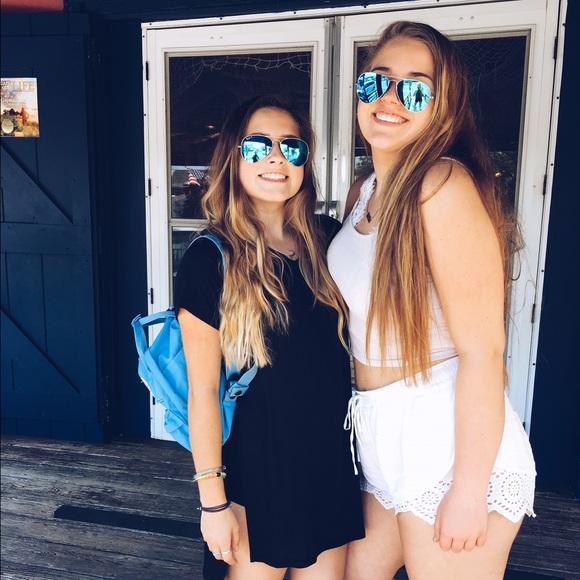 JESS HOWARTH - Picture 2 of 4