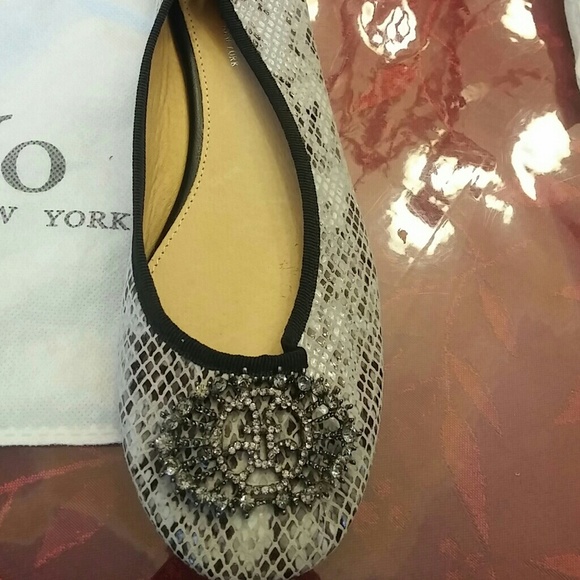 Flats black and white and Gray brand new - Picture 2 of 4