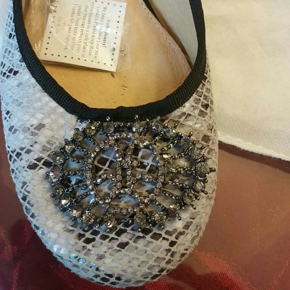 Flats black and white and Gray brand new - Picture 4 of 4