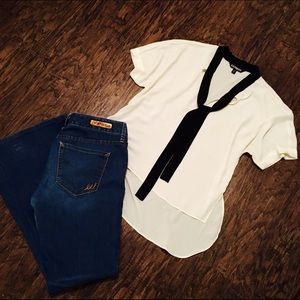 EXPRESS XS WHITE & BLACK TIE BLOUSE ❤️💋ON SALE💋