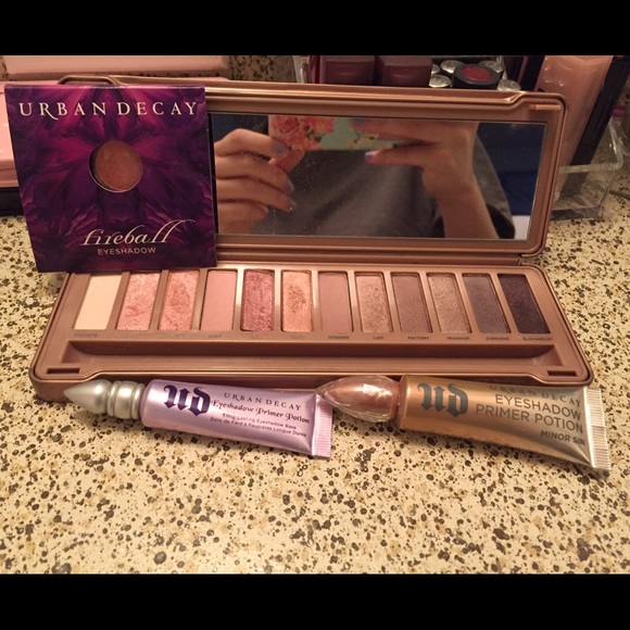 Urban Decay make up bundle!!