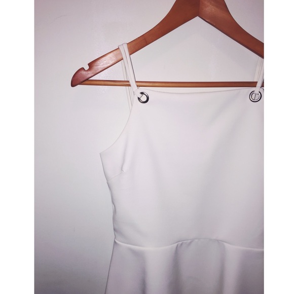❌SOLD❌ NEVER USED, white outgoing top - Picture 2 of 3